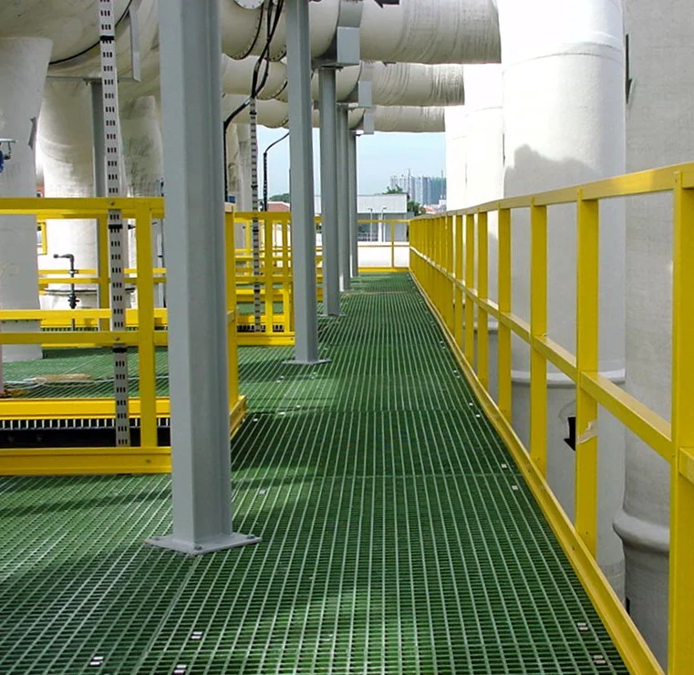 Sol caillebotis en polyester, résistant aux environnements agressifs